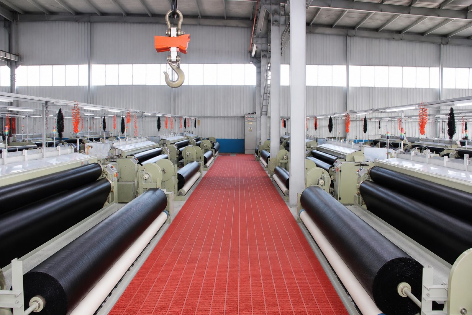 Rows of woven ground cover production lines inside Hengxiangtai workshop
